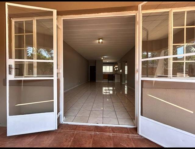 2 BEDROOM TOWNHOUSE FOR SALE IN VORNA VALLEY